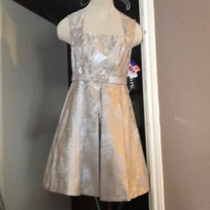 XSCAPE White/silver short evening dress